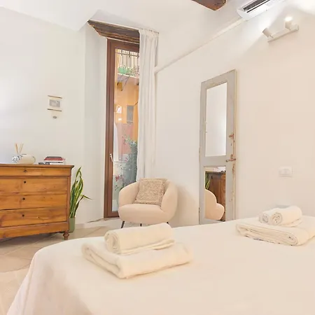 Piccola Dimora In Palazzo Cadello Rossi 아파트 칼리아리