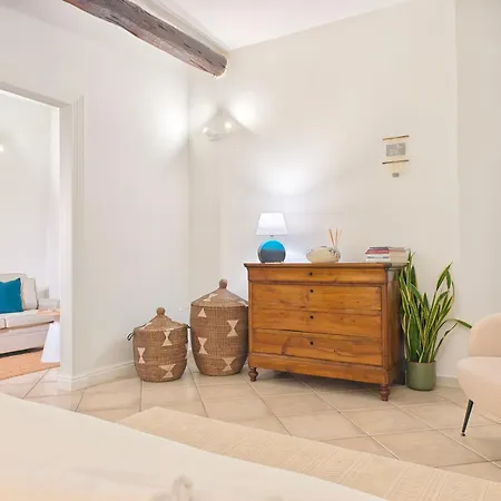Piccola Dimora In Palazzo Cadello Rossi 아파트 칼리아리