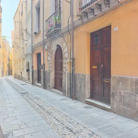 Piccola Dimora In Palazzo Cadello Rossi 아파트 칼리아리